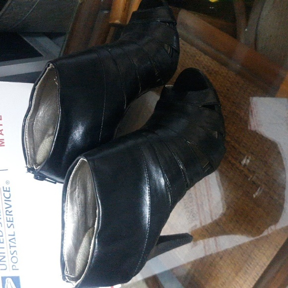 Mossimo Size 10 (SKU Boot 6) - Picture 2 of 4